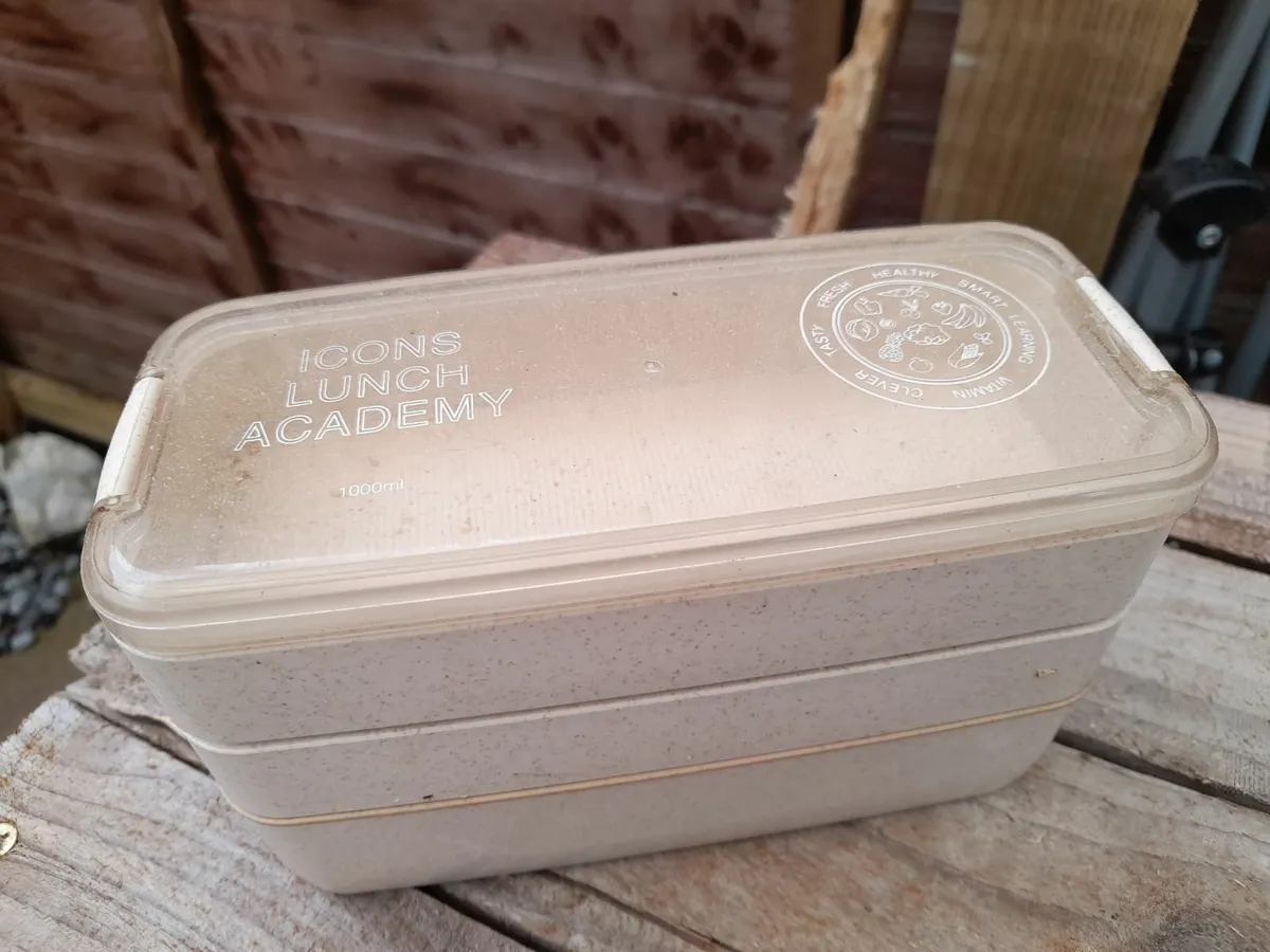 Japanese bento box - lunch box w/stack compartment