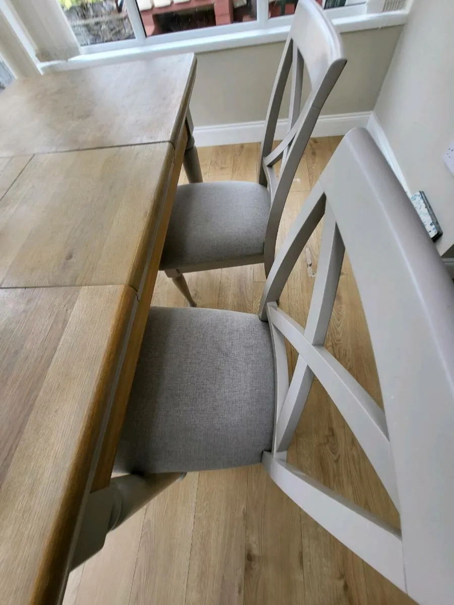 Caseys furniture Dining Table and chairs - Image 4