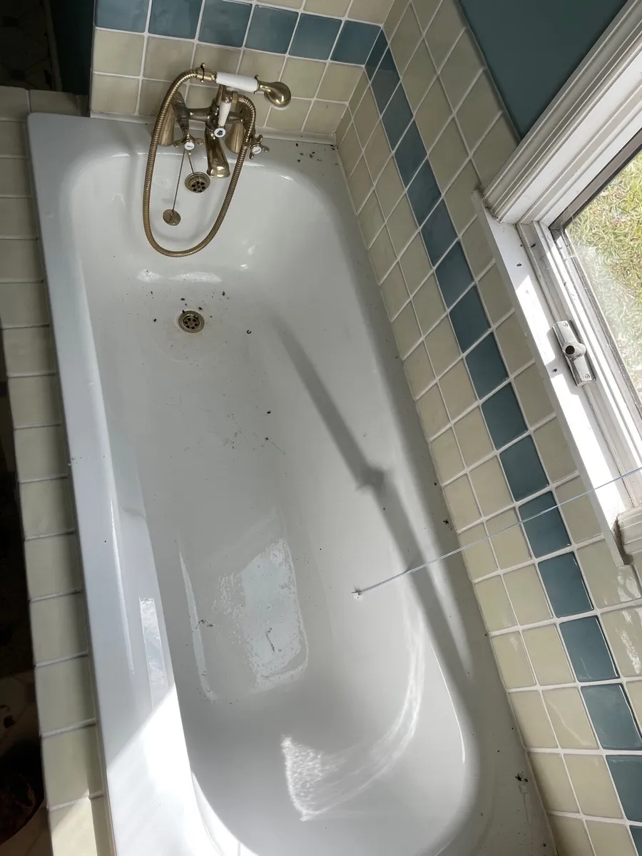 Bath tub - Image 2