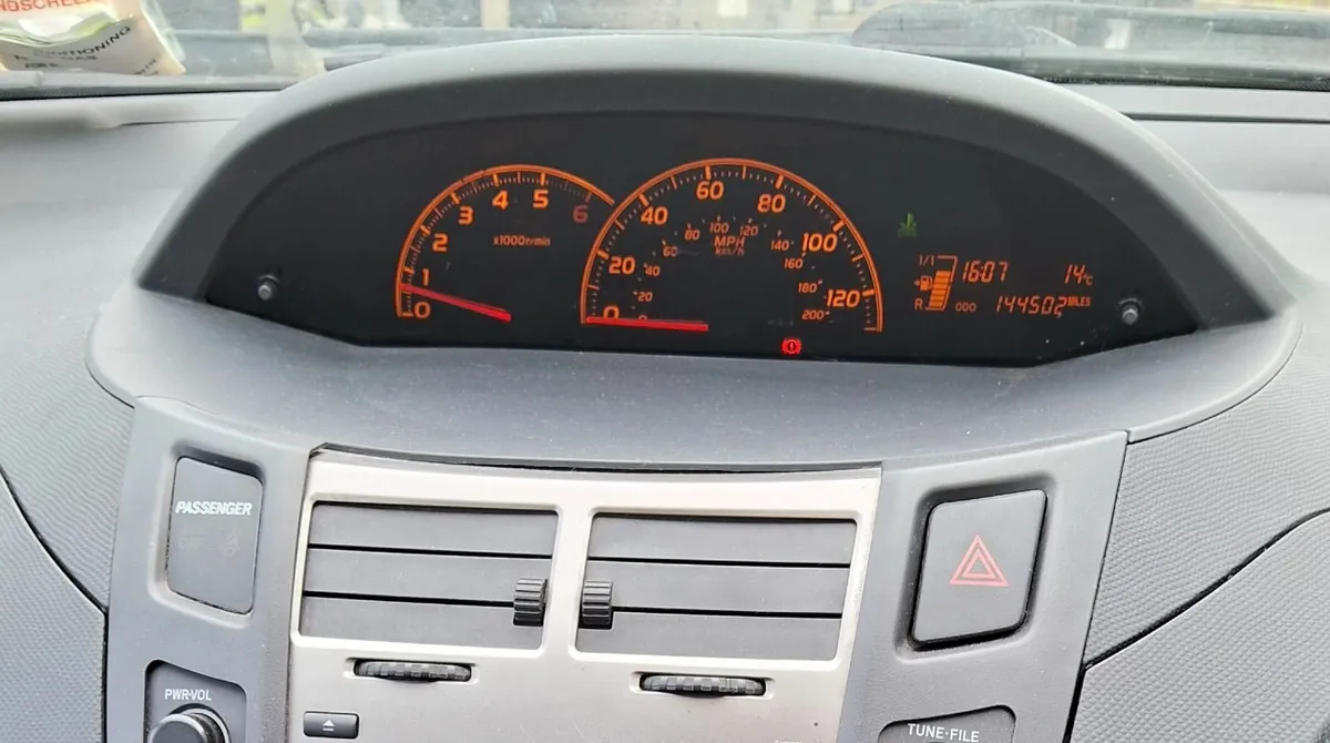 Toyota Yaris 2010 - Image 4