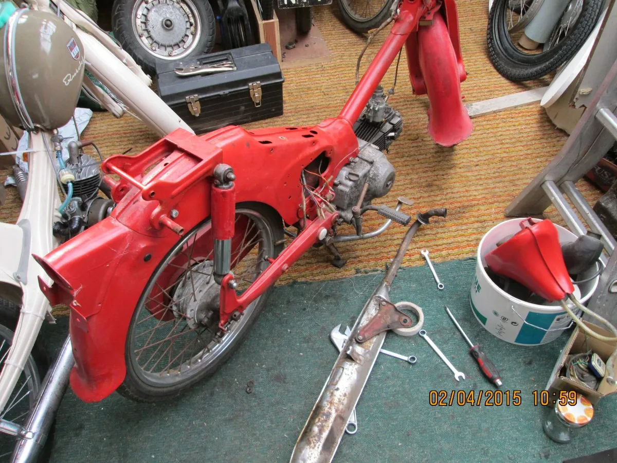 Honda C50 , C70, C90, C100 Round headlight Wanted - Image 1