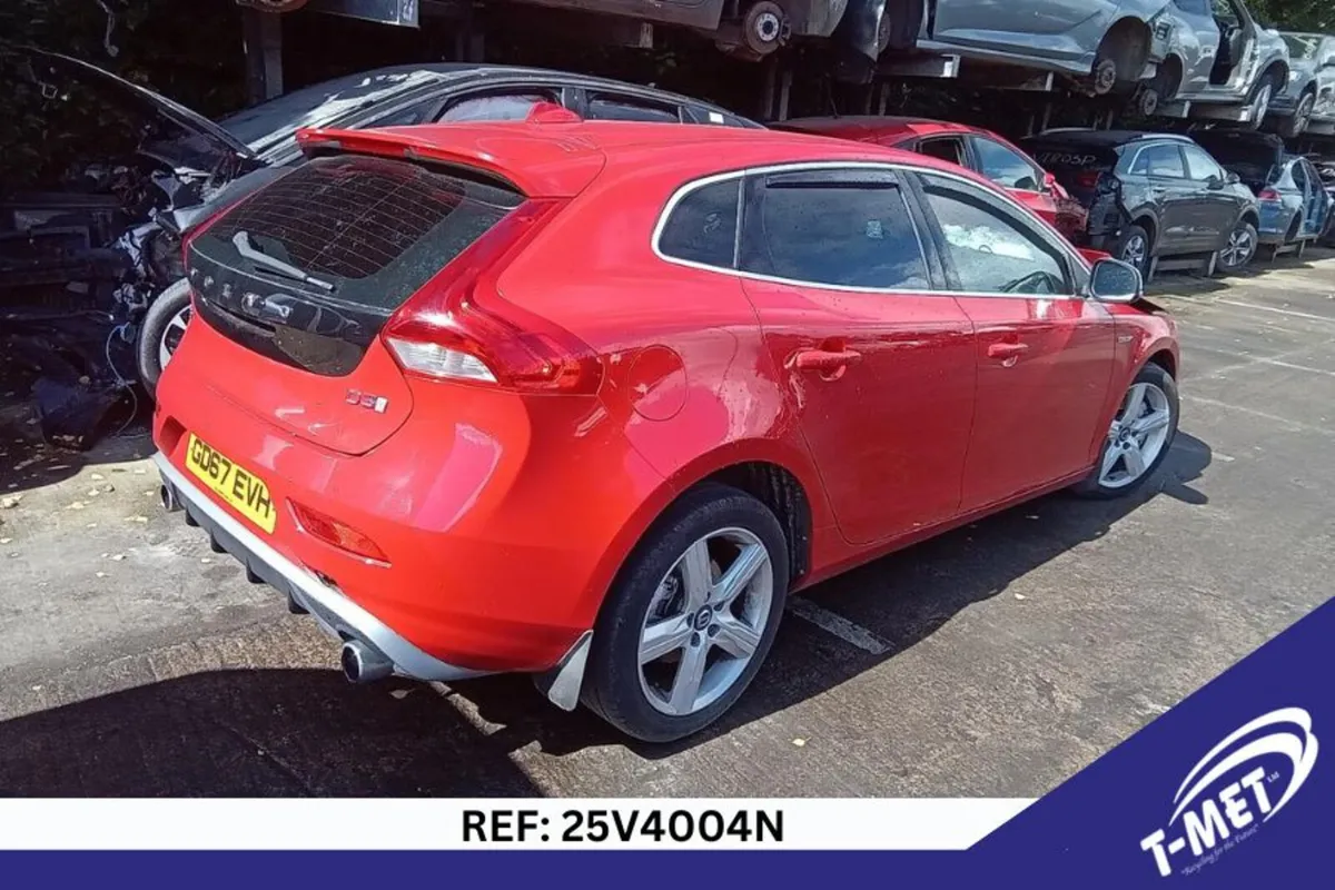 2018 VOLVO V40 BREAKING FOR PARTS - Image 1