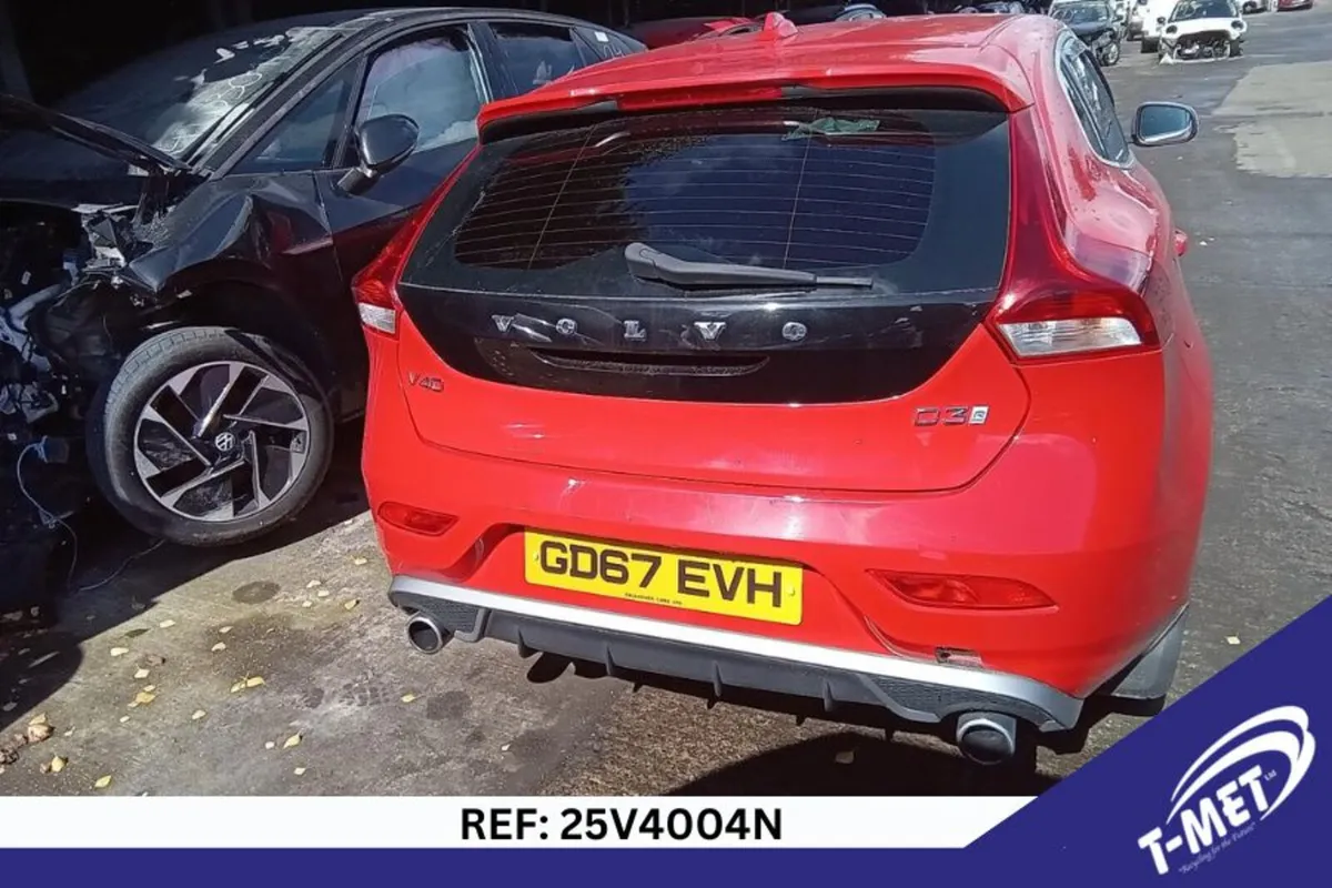 2018 VOLVO V40 BREAKING FOR PARTS - Image 2