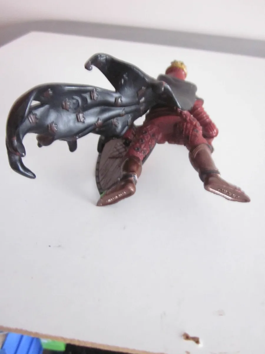 Papo Red Knight with Sword/ Shield  Figure 2007 - Image 3