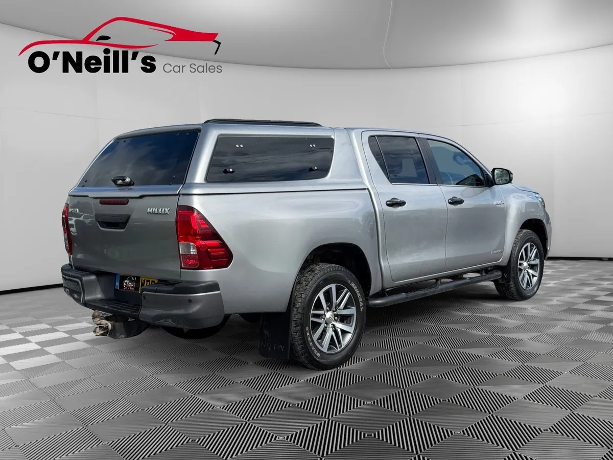 Toyota Hilux 2020 INVINCIBLE X AUTO #266 - Image 3