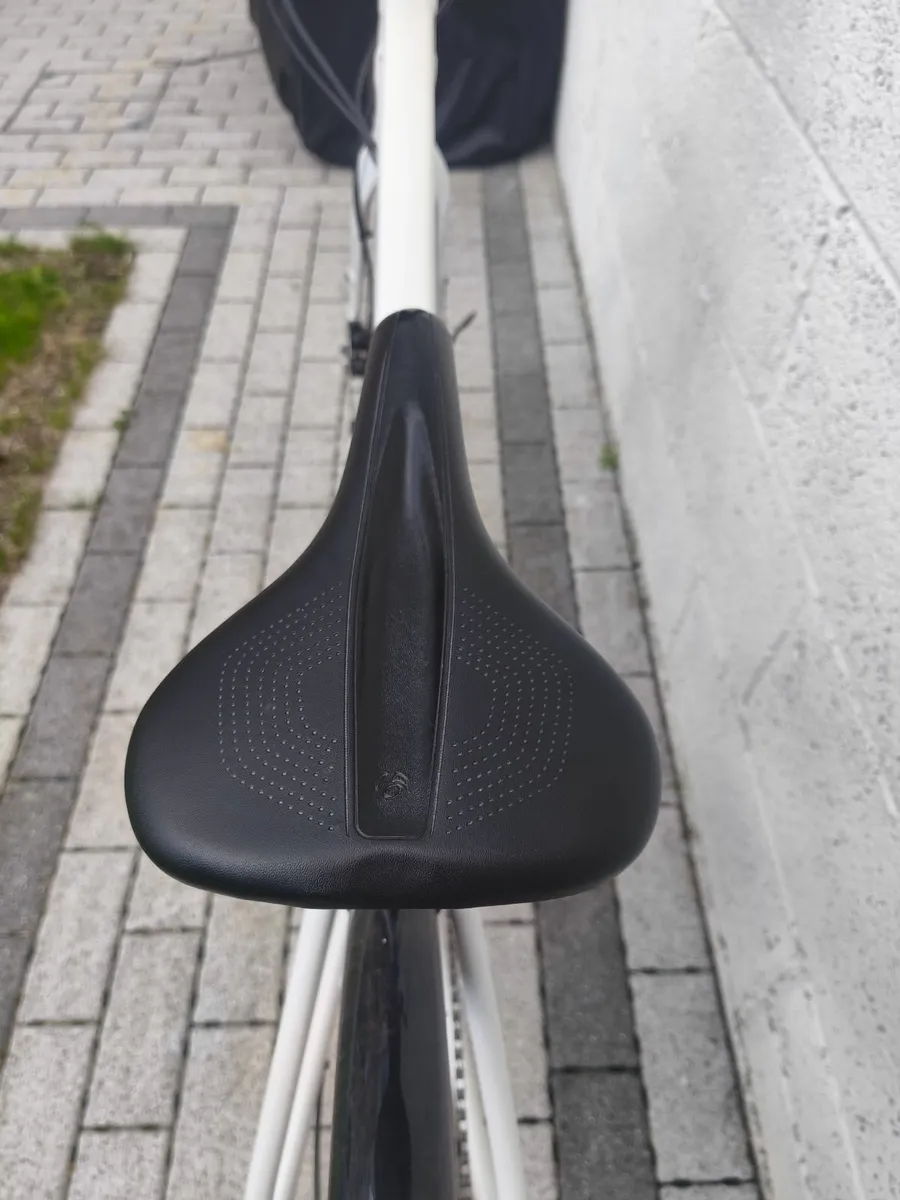 Trek FX 3 Hybrid Bike - Image 2