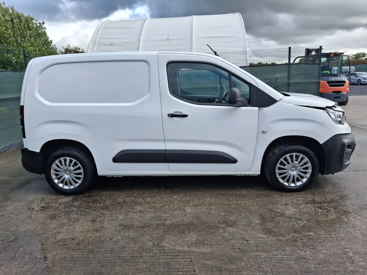 201 Citroën Berlingo  3 seater - Image 2