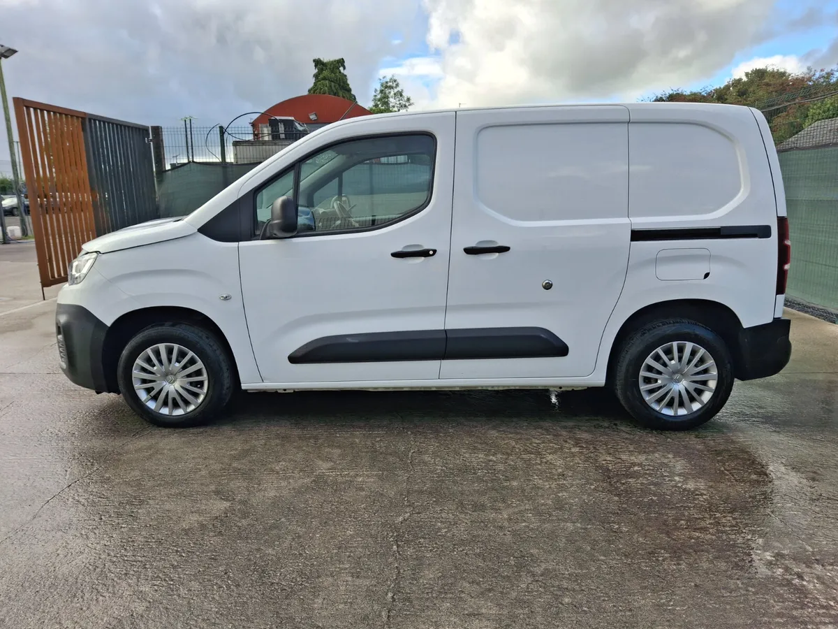 201 Citroën Berlingo  3 seater - Image 3