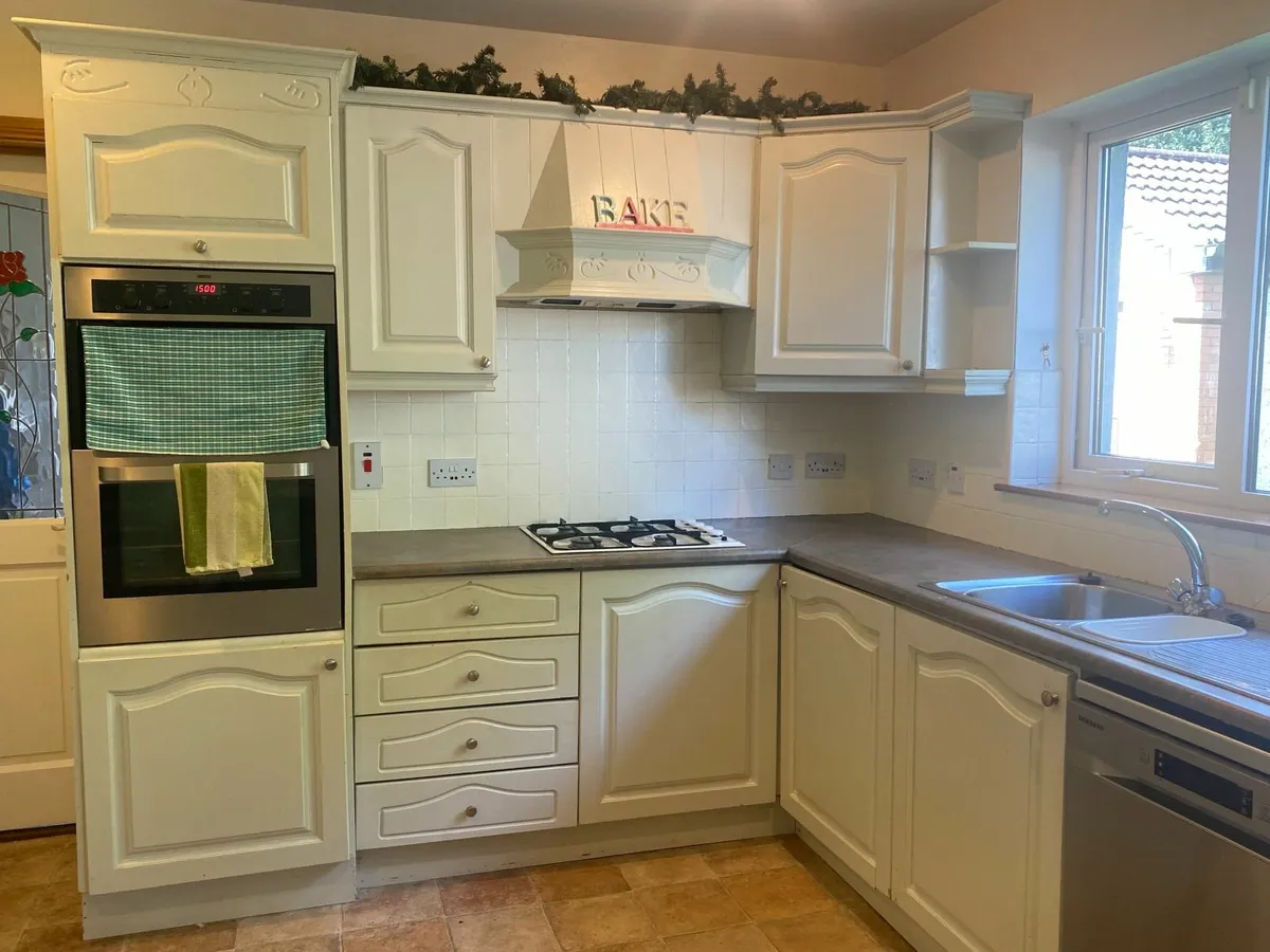 Kitchen Cabinets & Doors - Image 1