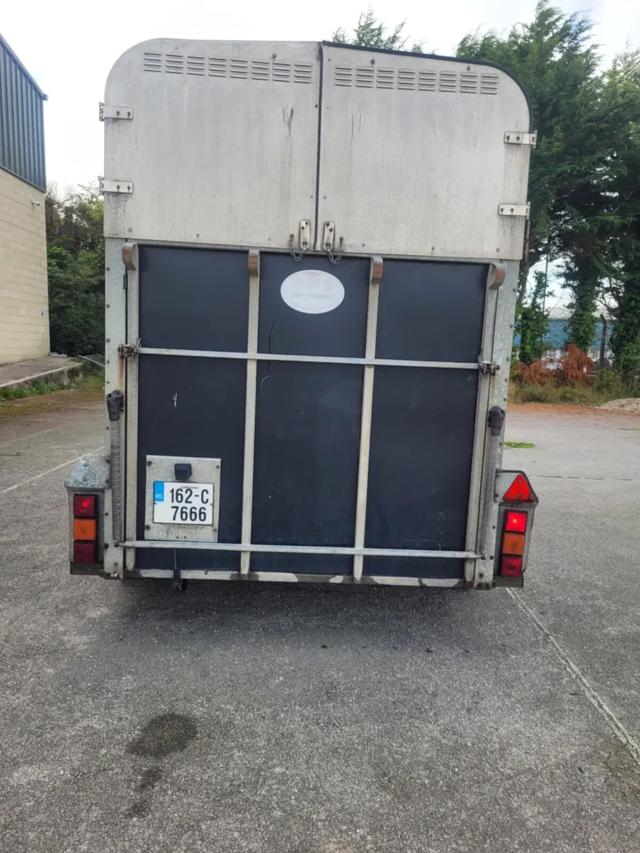510 classic horse box with full divider - Image 2