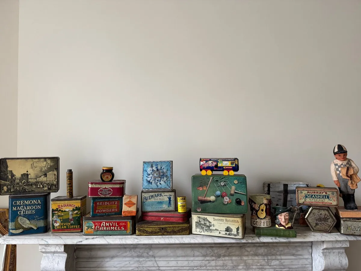 Large lot of vintage tins and advertising - Image 1