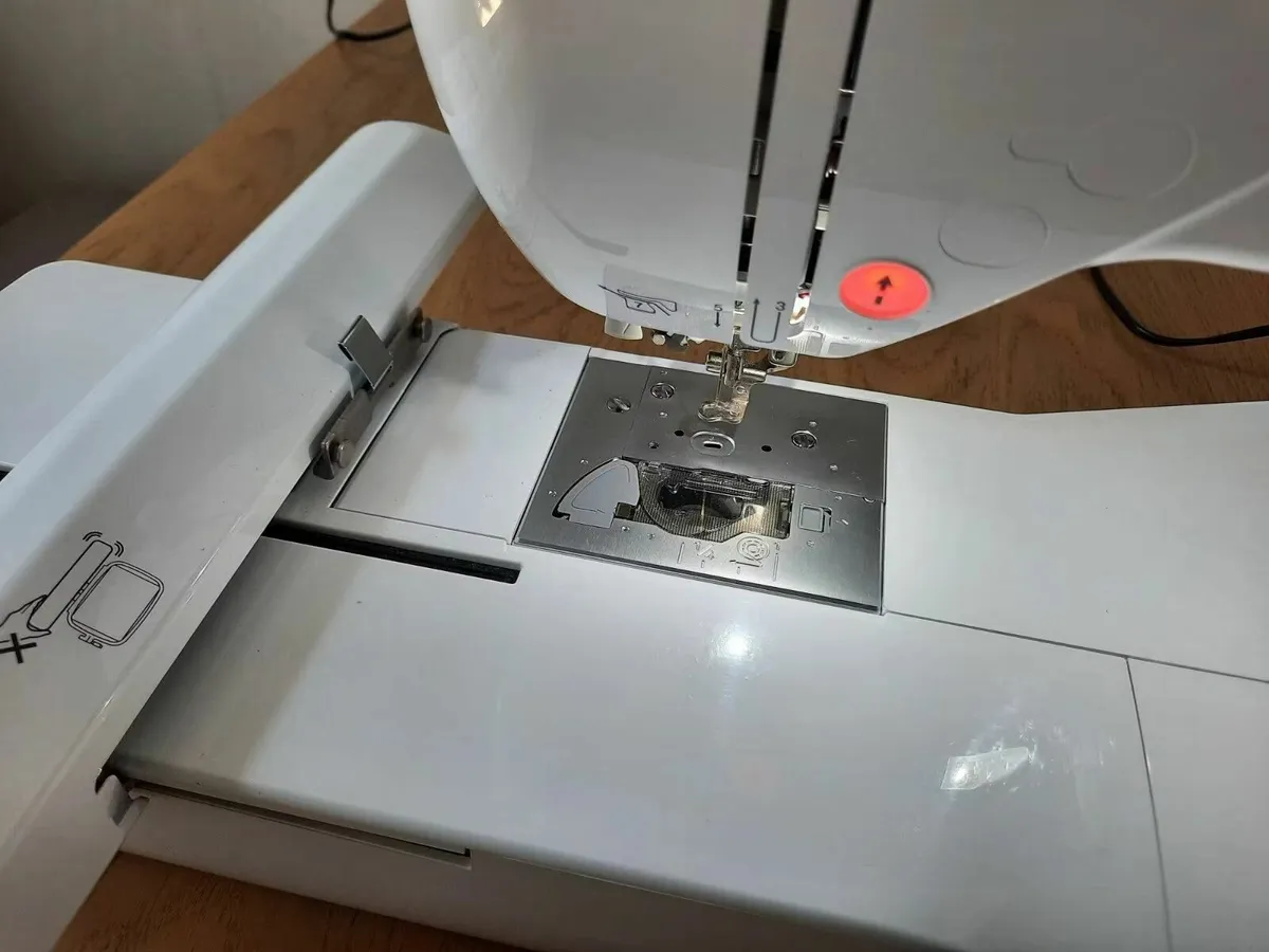 Brother Innovis f440e Embroidery & Accessories - Image 3