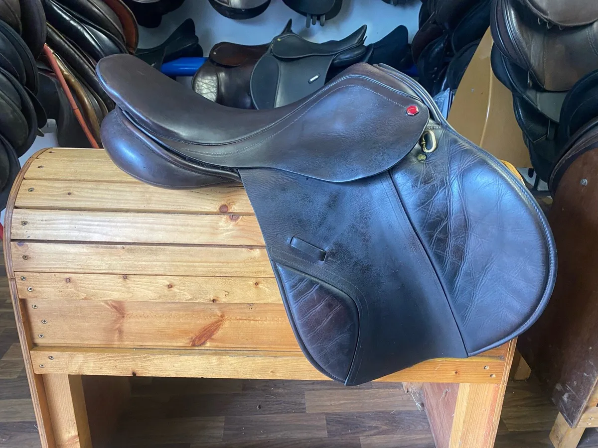 Albion k2 jumping saddle brown leather 18” - Image 1