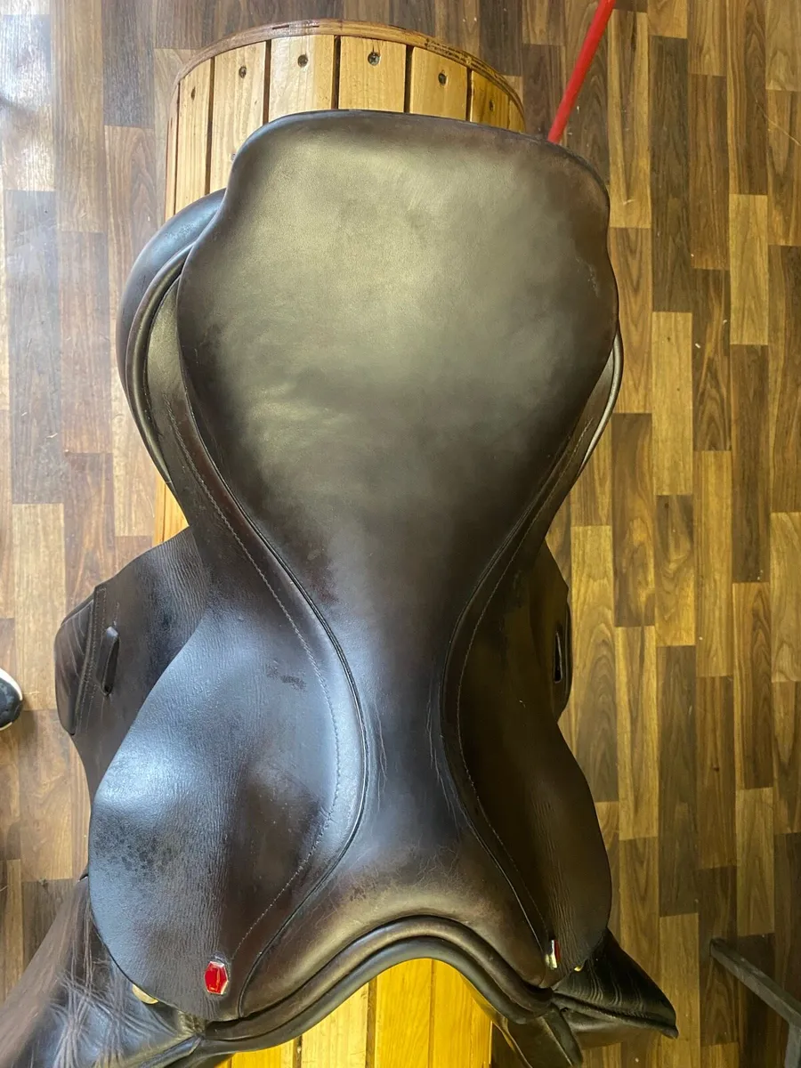 Albion k2 jumping saddle brown leather 18” - Image 2