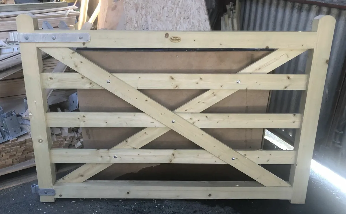 Timber Nutgrove gate- open both way hinges - Image 1