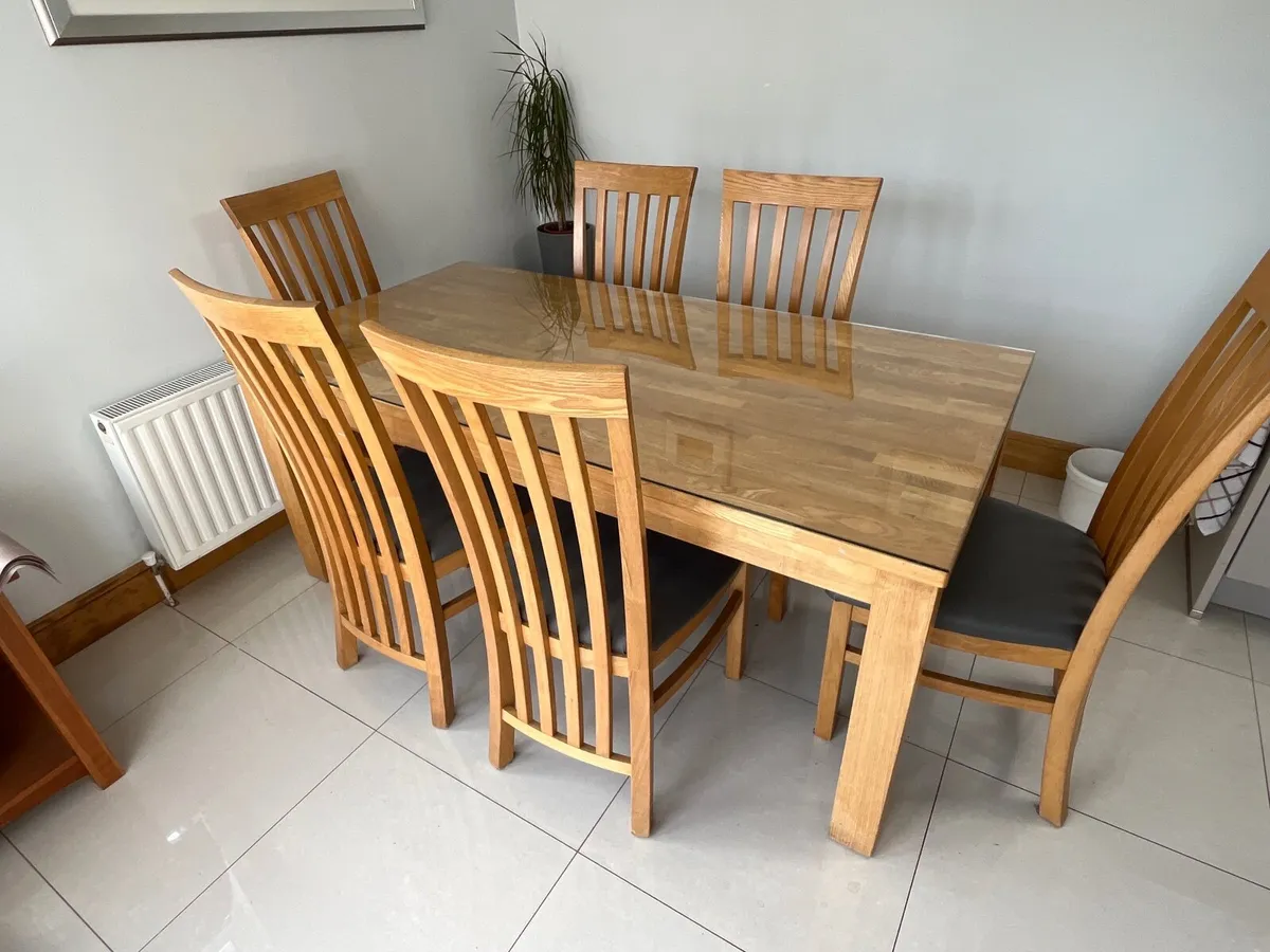 Dining room table and six chairs - Image 3