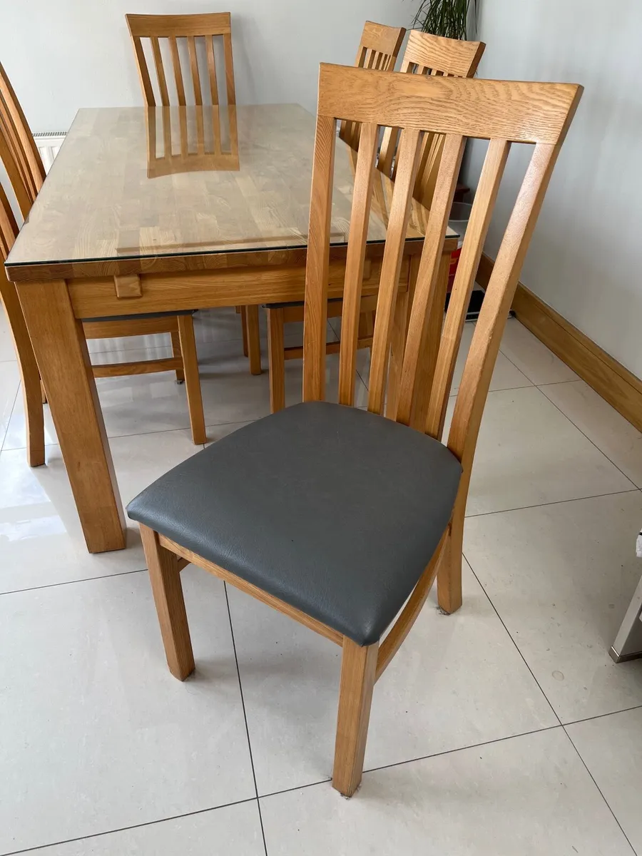 Dining room table and six chairs - Image 4
