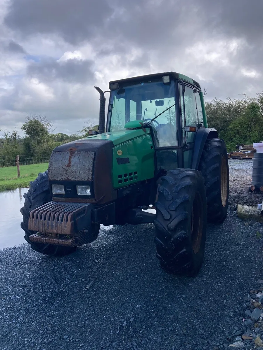Valtra 6400 - Image 2