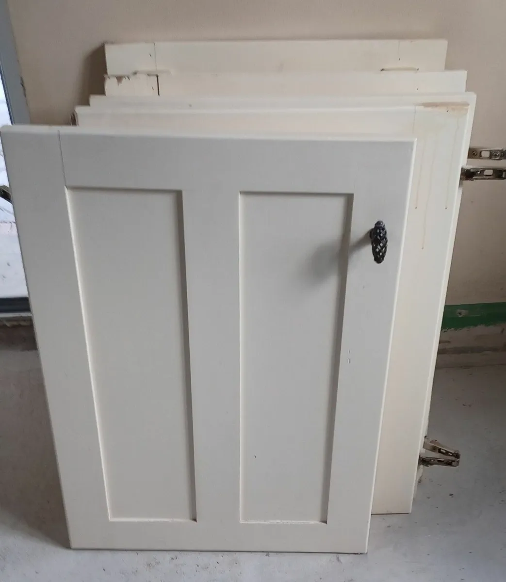Kitchen Worktops & Cabinet Doors - Image 3