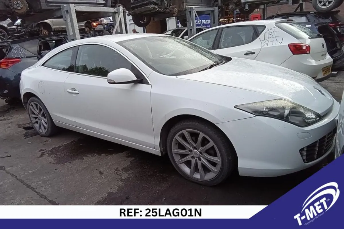 2010 RENAULT LAGUNA BREAKING FOR PARTS - Image 1