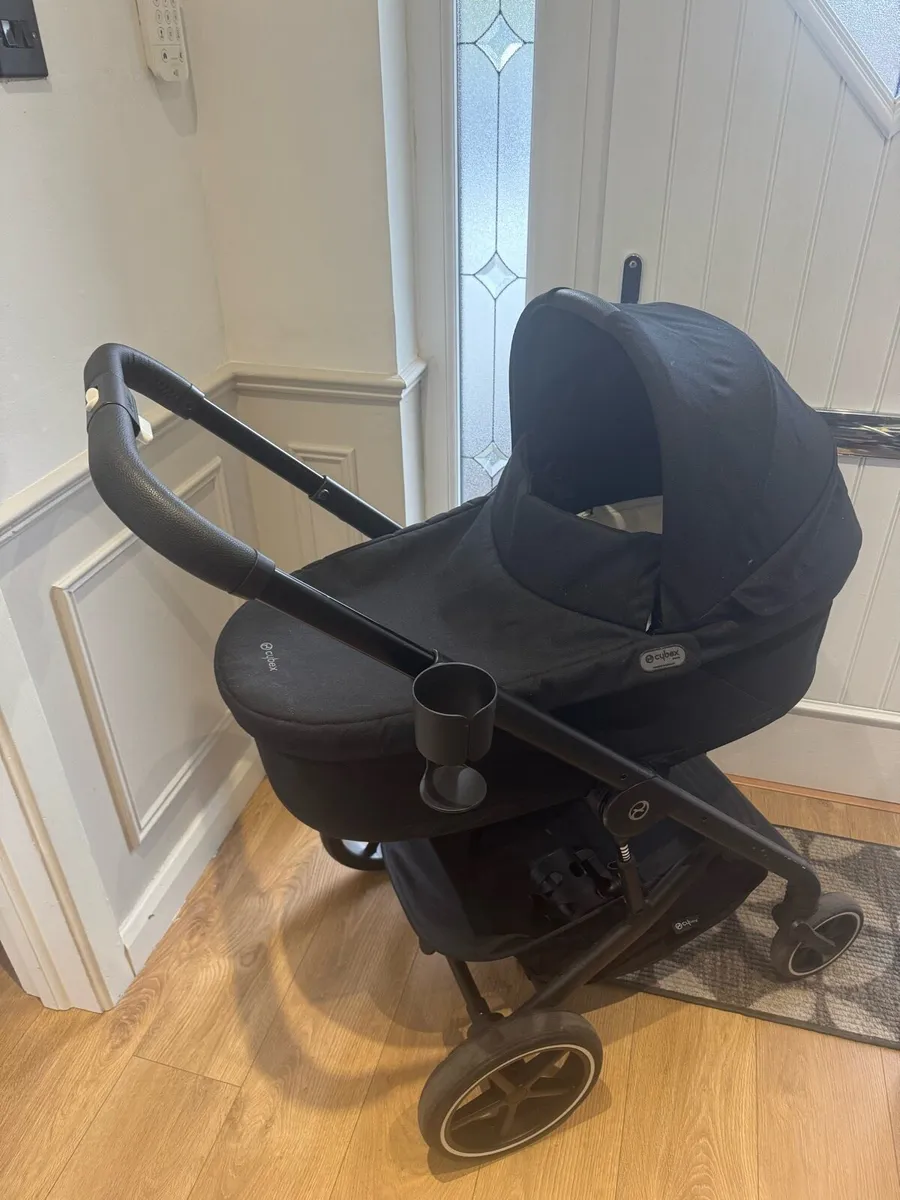 Cybex carrycot and stroller - Image 1