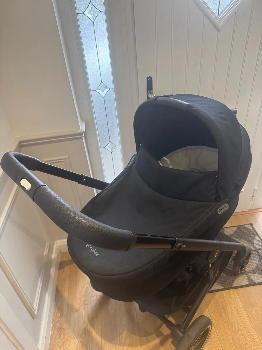 Cybex carrycot and stroller - Image 3