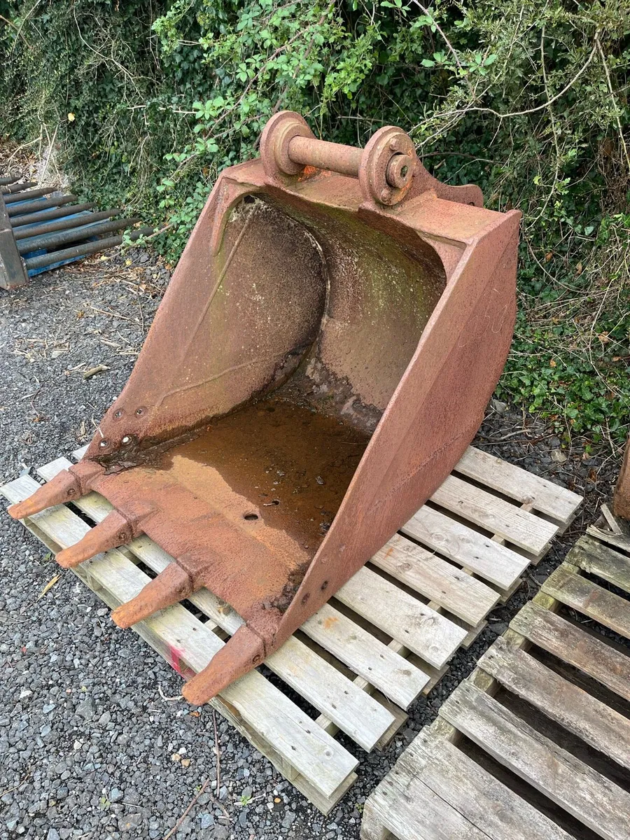 Digging bucket