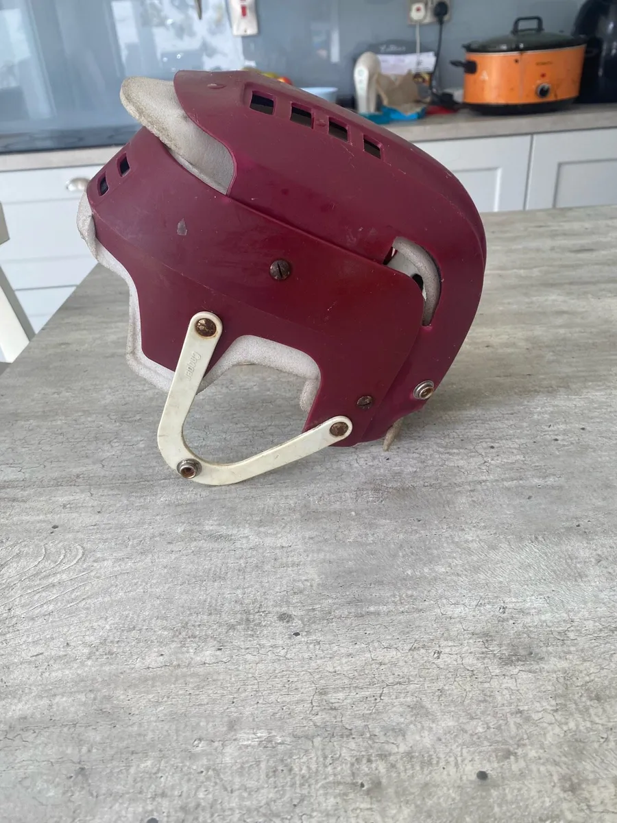 Hurling helmet - Image 3