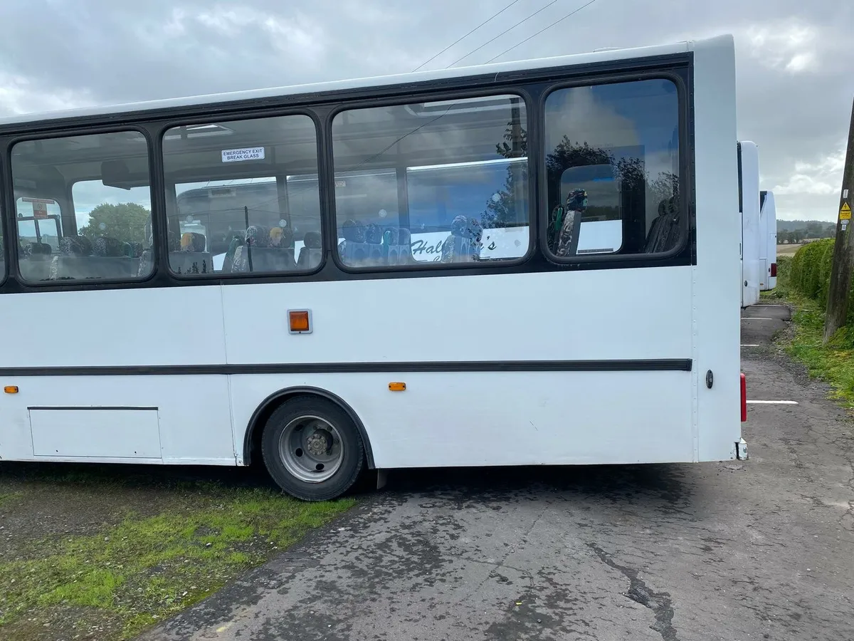 06 Mercedes vario 814 33 seat - Image 3