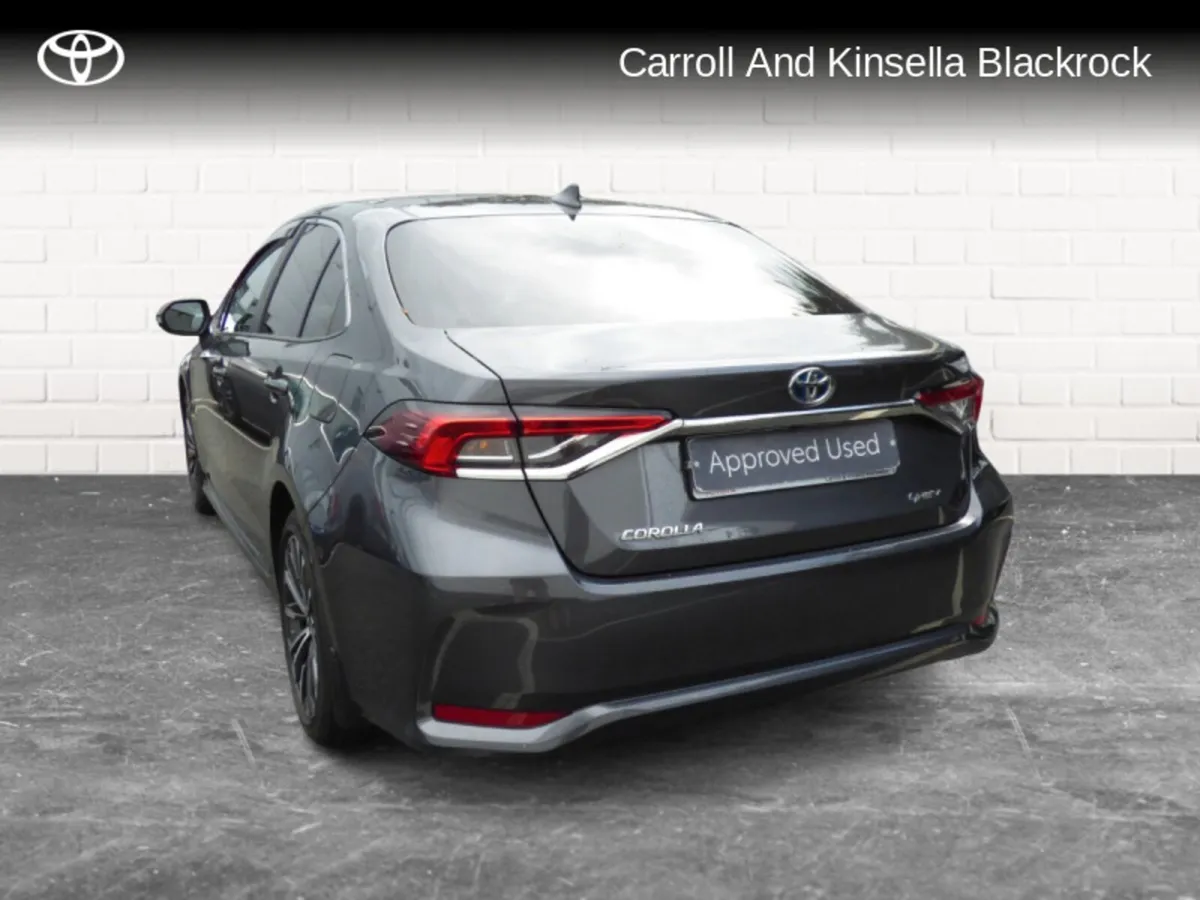 Toyota Corolla Hybrid Luna Sport Saloon - Image 2