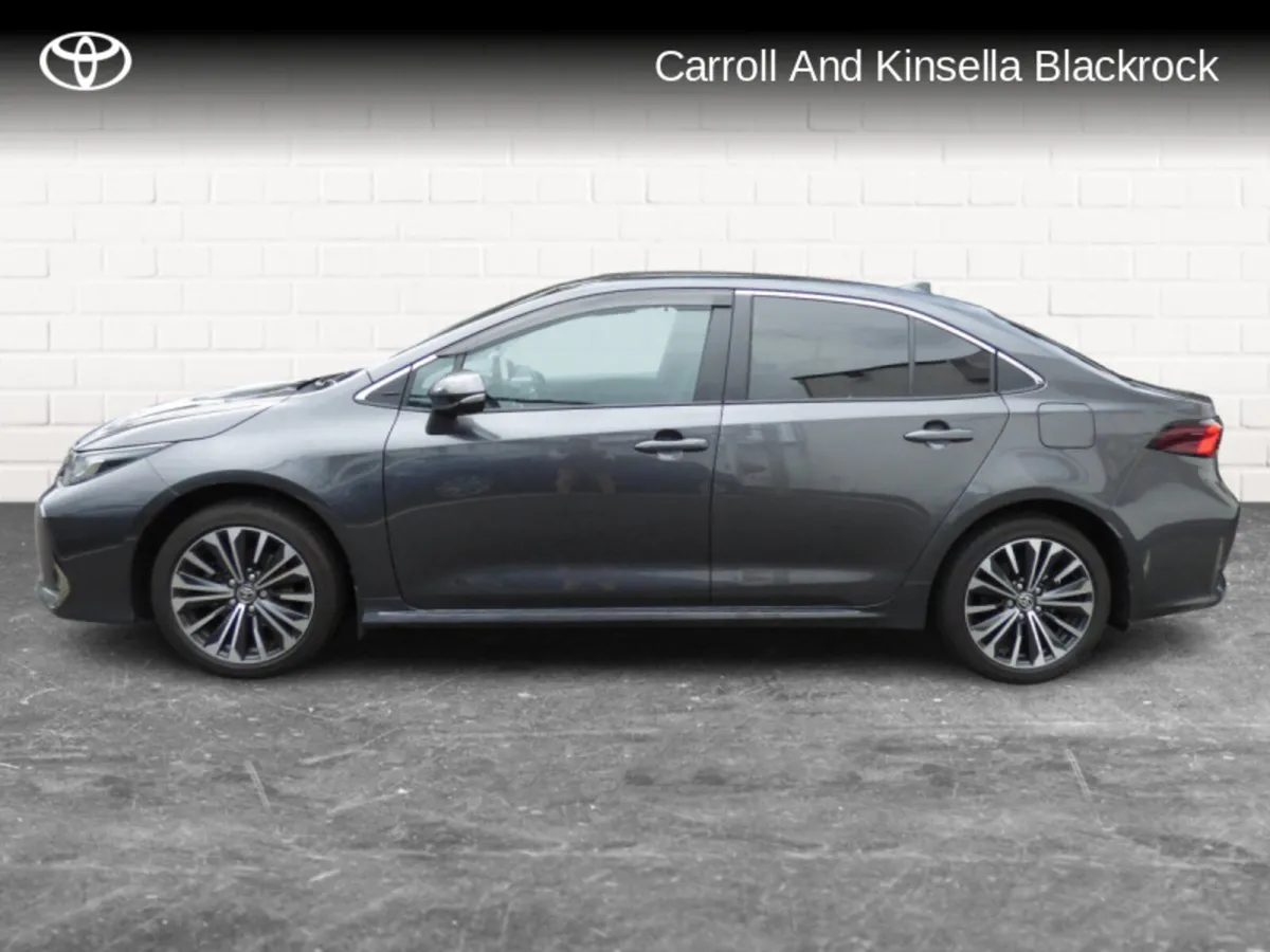Toyota Corolla Hybrid Luna Sport Saloon - Image 3