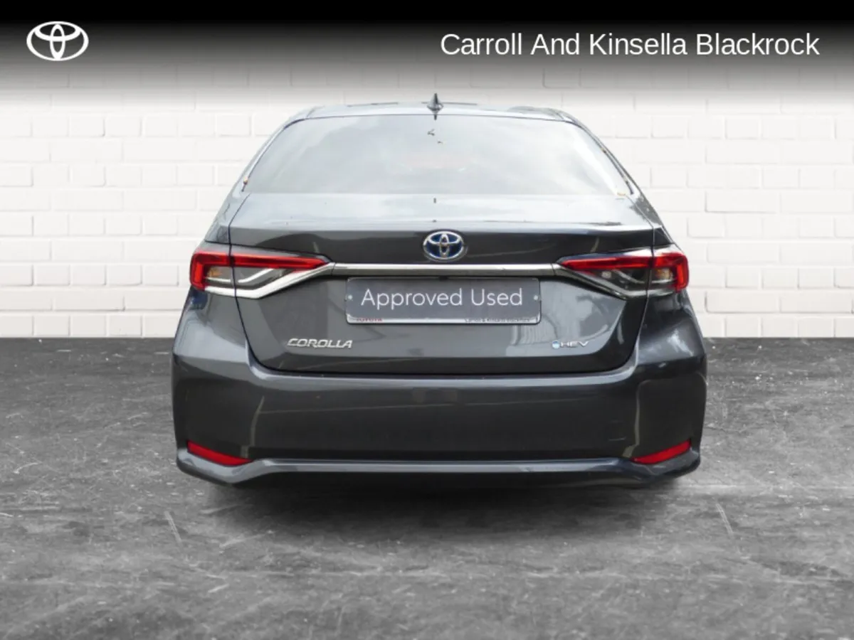 Toyota Corolla Hybrid Luna Sport Saloon - Image 4