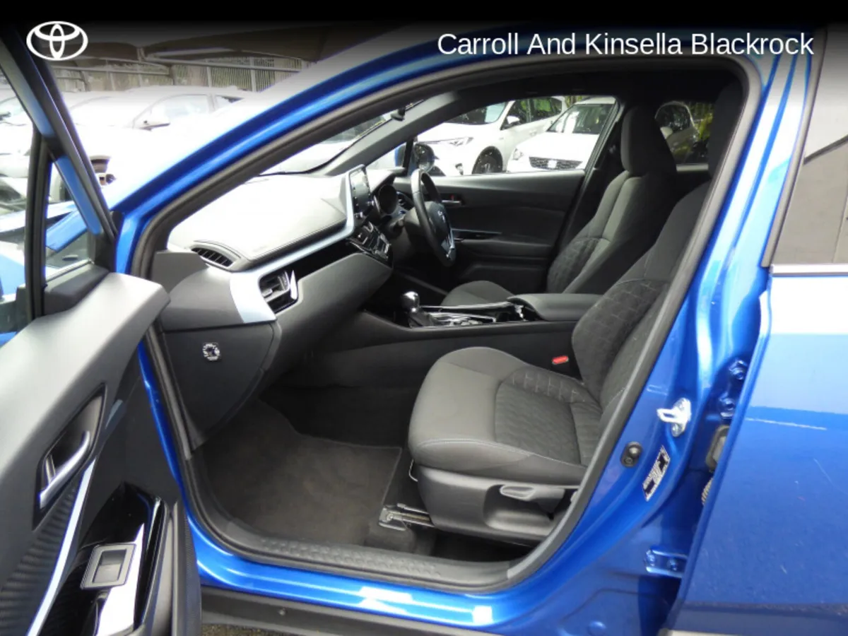 Toyota C-HR Hybrid Sport - Image 4
