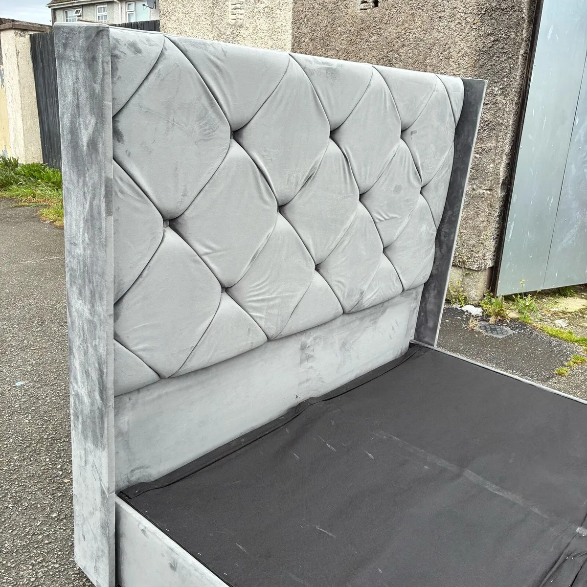 5ft King Crushed Velvet Winged Bed Frame - Image 3
