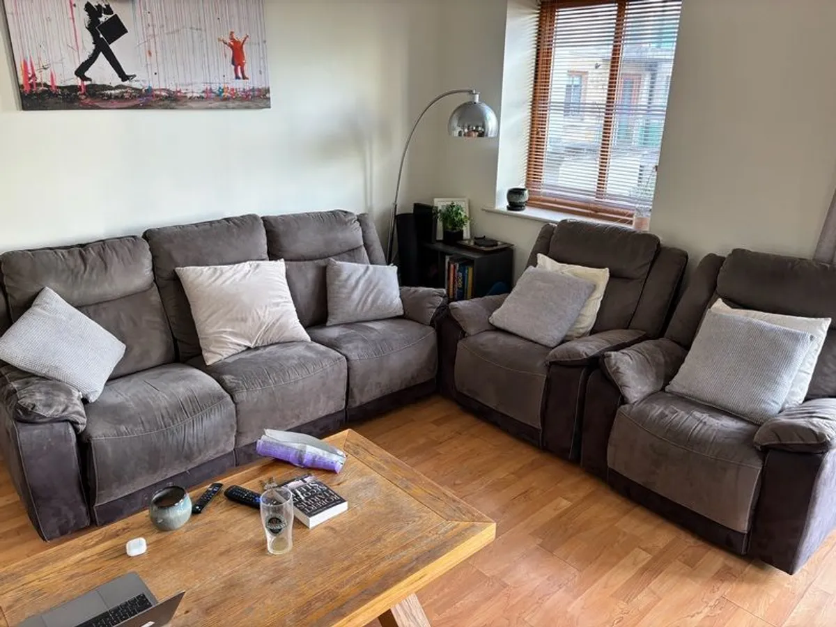 3 + 1 + 1 recliner sofa set - Image 1