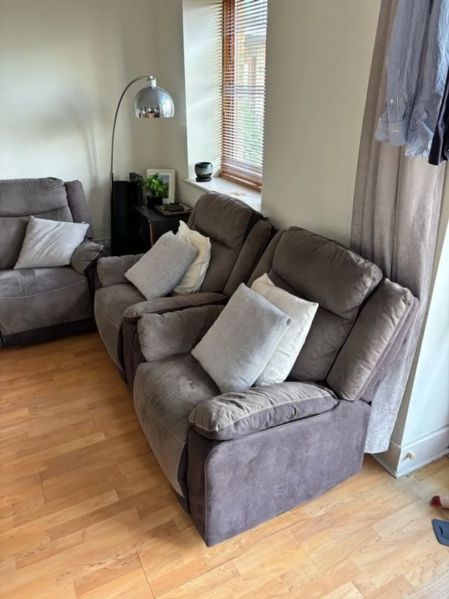 3 + 1 + 1 recliner sofa set - Image 3