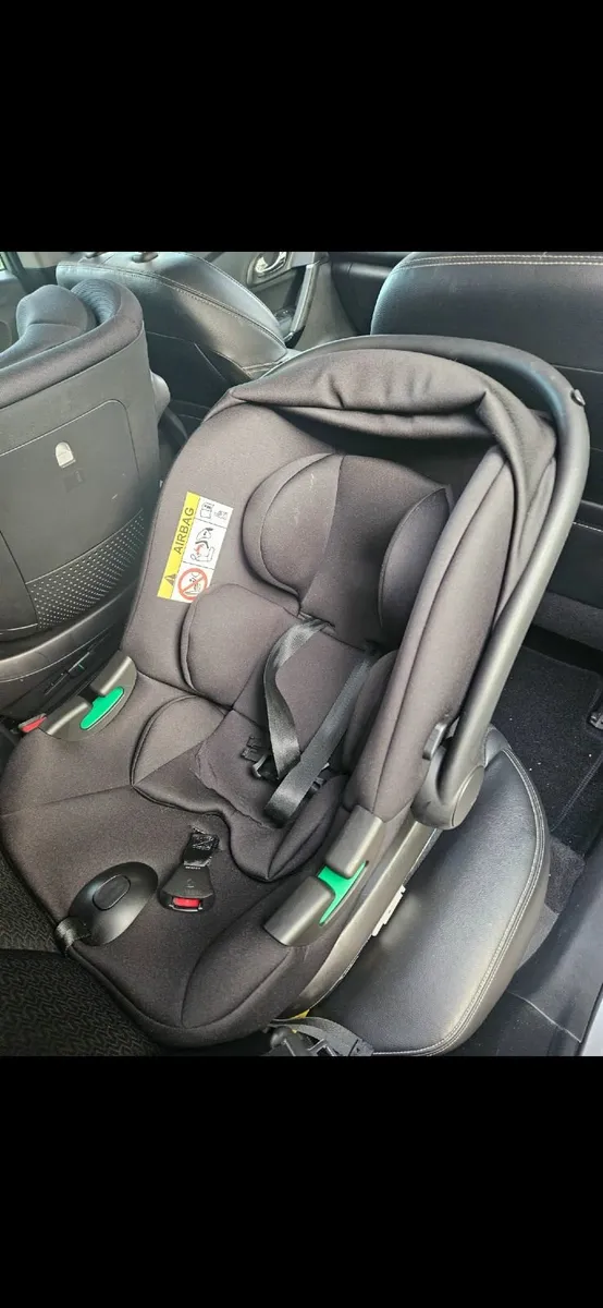 Enfasafe newborn carseat + isofix base - Image 2
