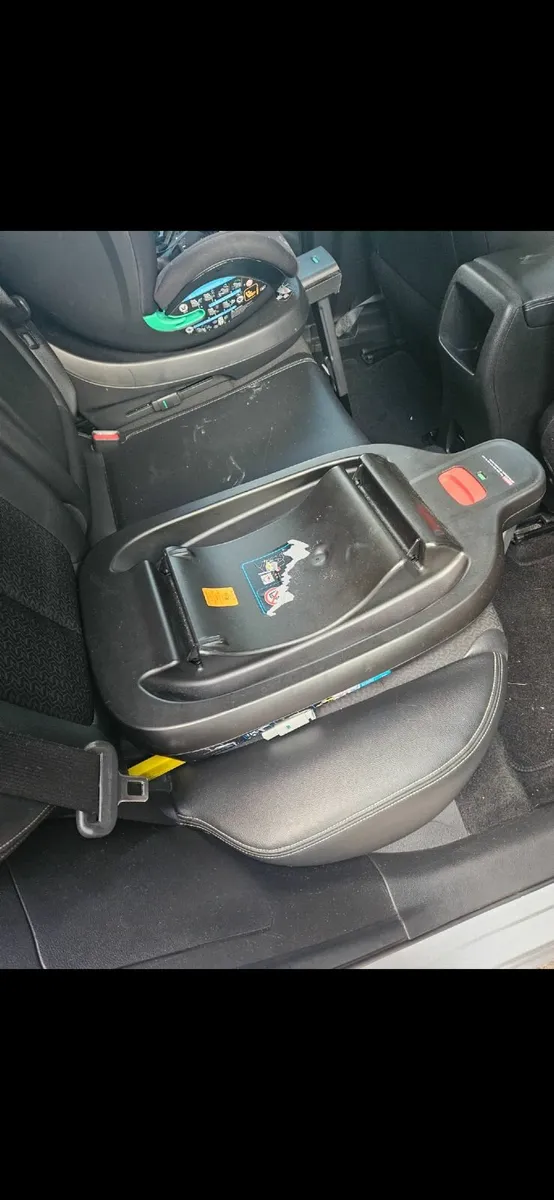 Enfasafe newborn carseat + isofix base - Image 4