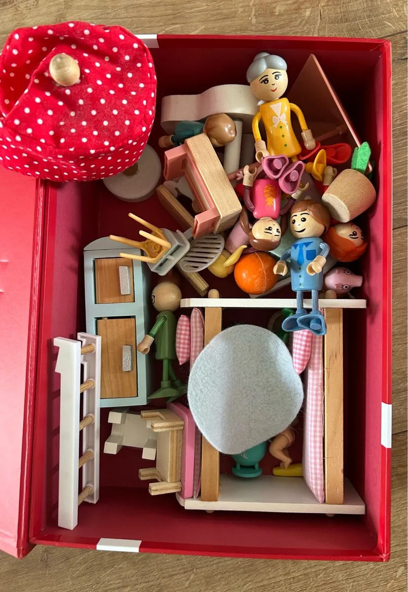 Dolls house - Image 2