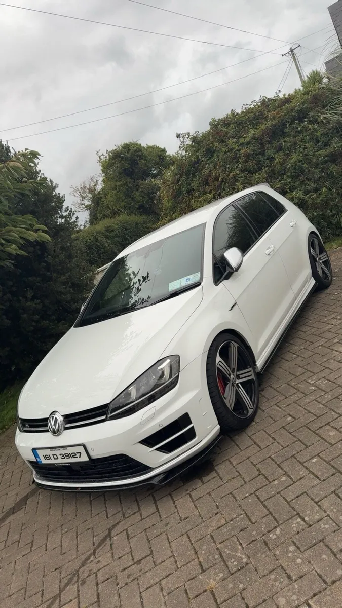 Volkswagen Golf R - Image 1