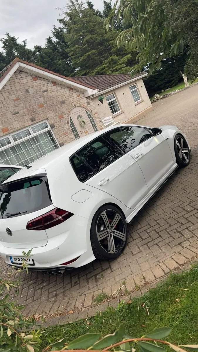 Volkswagen Golf R - Image 3