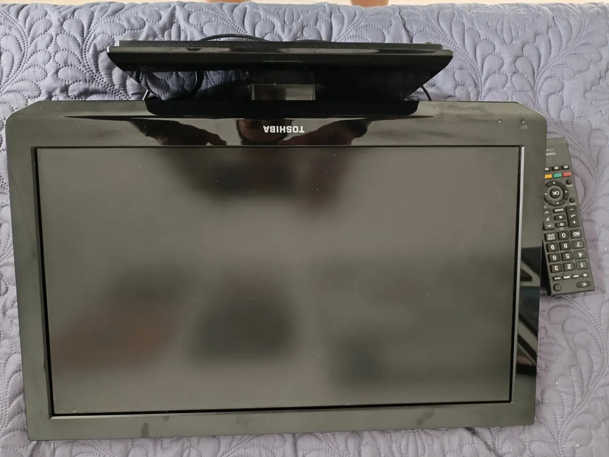 22' inch LCD Colour TV - Image 2