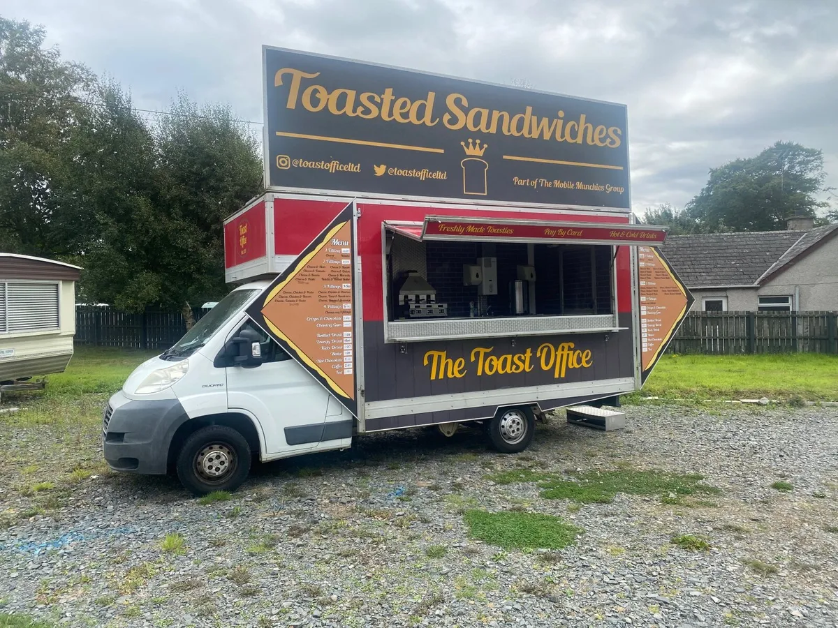 Fiat Ducato 2009 food truck - Image 1