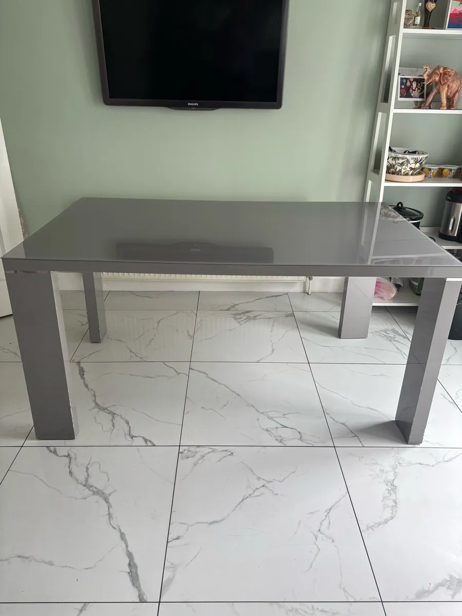 Dining table - Image 2