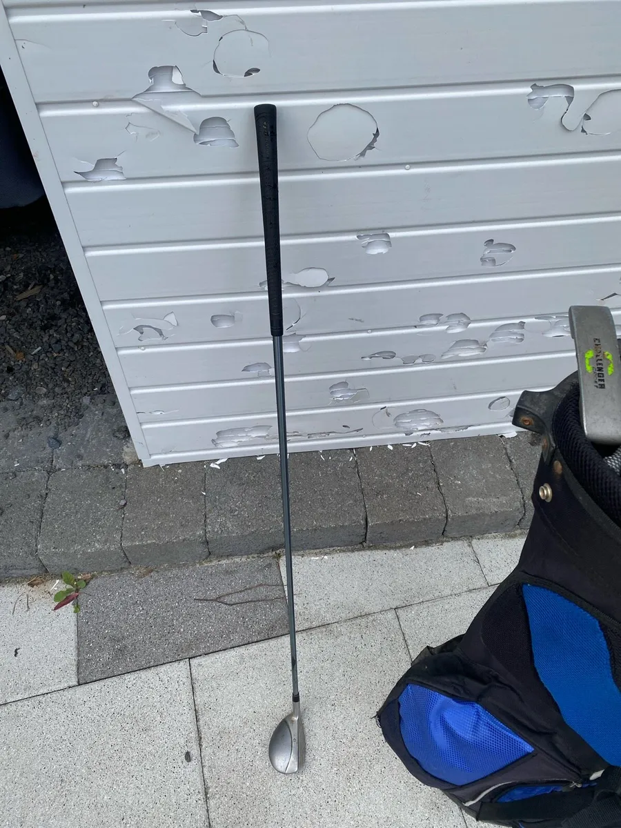 Golf iron set, 3 wood,Taylor made 5 hybrid and bag - Image 3