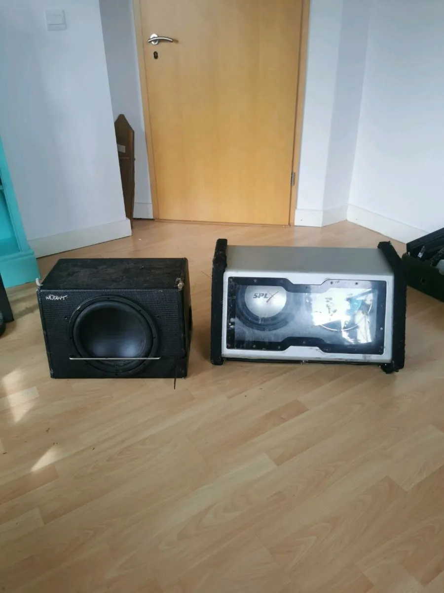 2x subwoofers