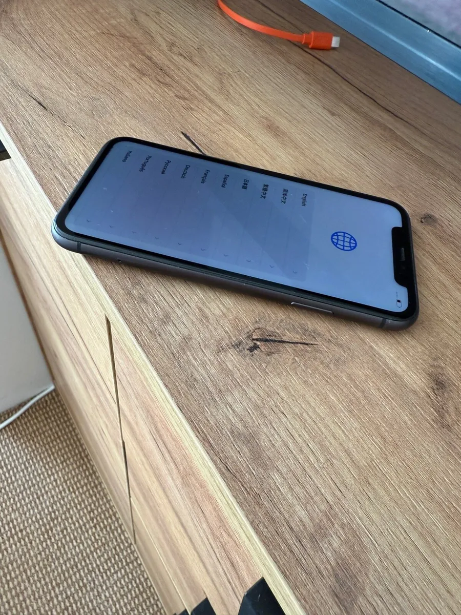 Iphone 11 - Image 4