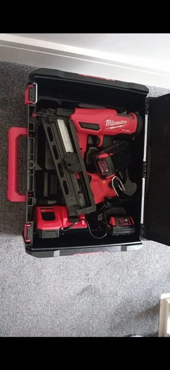 Milwaukee 2nd fix nailer (16 gauge) - Image 1