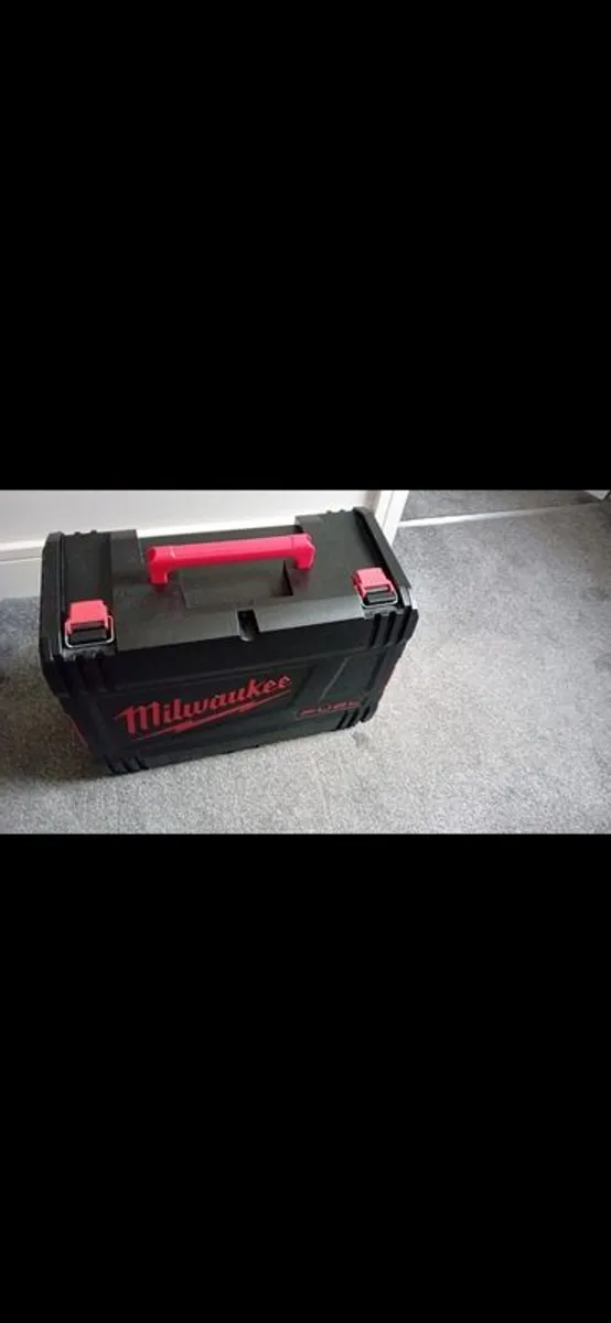 Milwaukee 2nd fix nailer (16 gauge) - Image 2