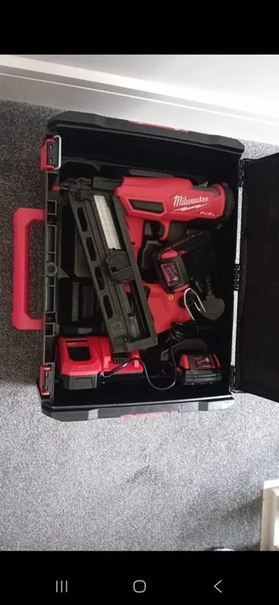 Milwaukee 2nd fix nailer (16 gauge) - Image 3
